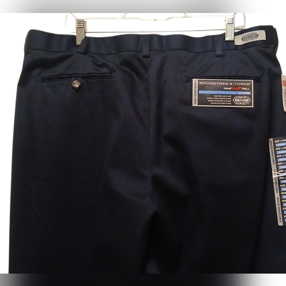 Roundtree & Yorke - NWT, Navy Blue Travel-smart, Pleated, Expander Waistband,... - Picture 9 of 9